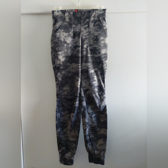 Spanx stretch twill camouflage cargo joggers black gray size XS New - Picture 8 of 13